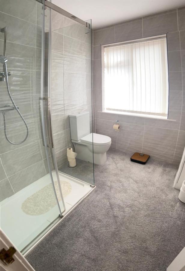 Large 4 Bedroom Home In Boston Spa Village In-Between York, Harrogate And Leeds, Sleeps 9 Exterior photo